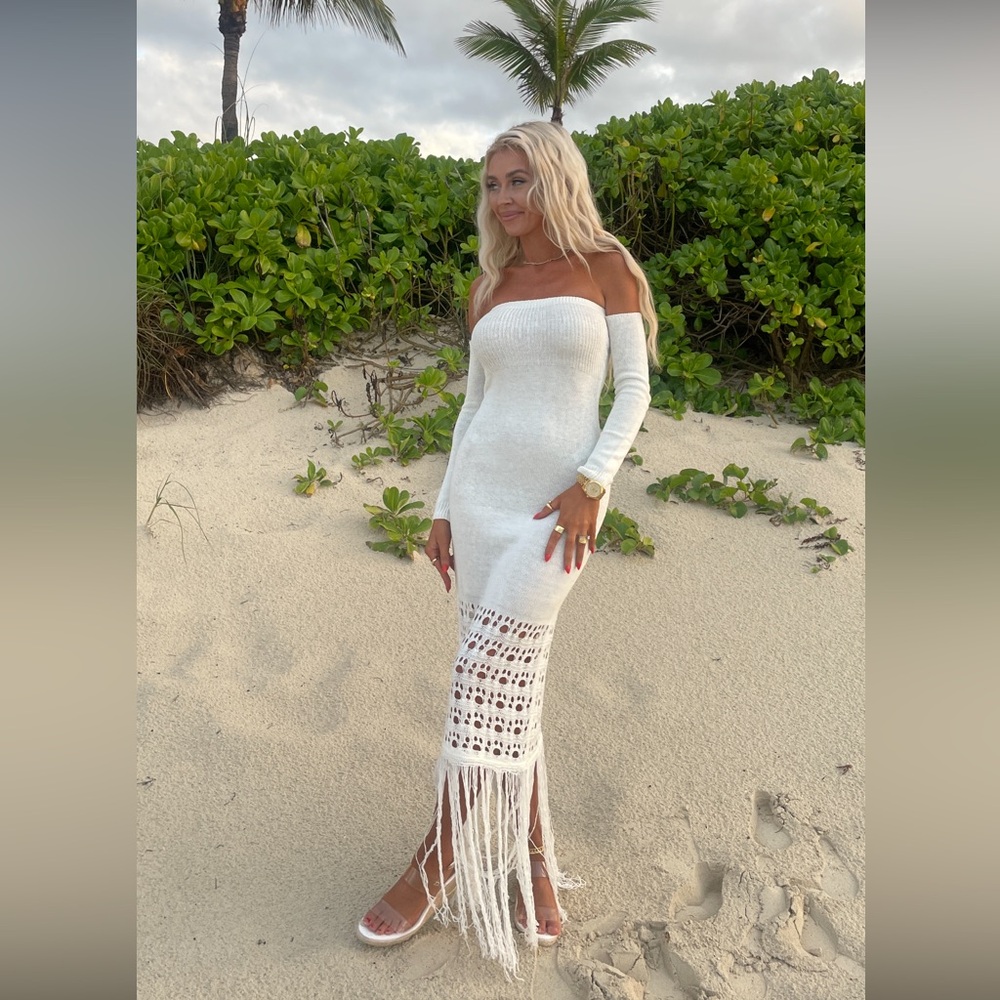 Off-Shoulder white Knit Maxi Dress with Fringe Beach cover